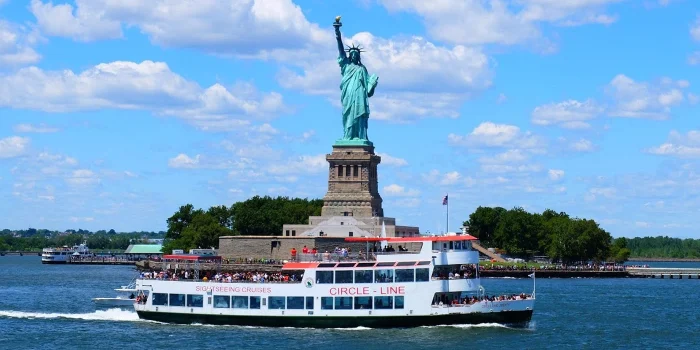 What-to-do-in-New-York-the-best-attractions-Boat-Trip.jpg
